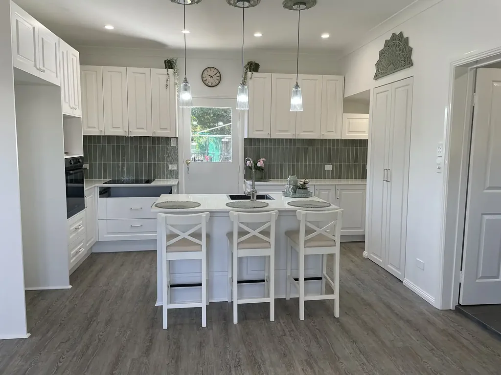 Stylish, Sophisticated Cottage Living