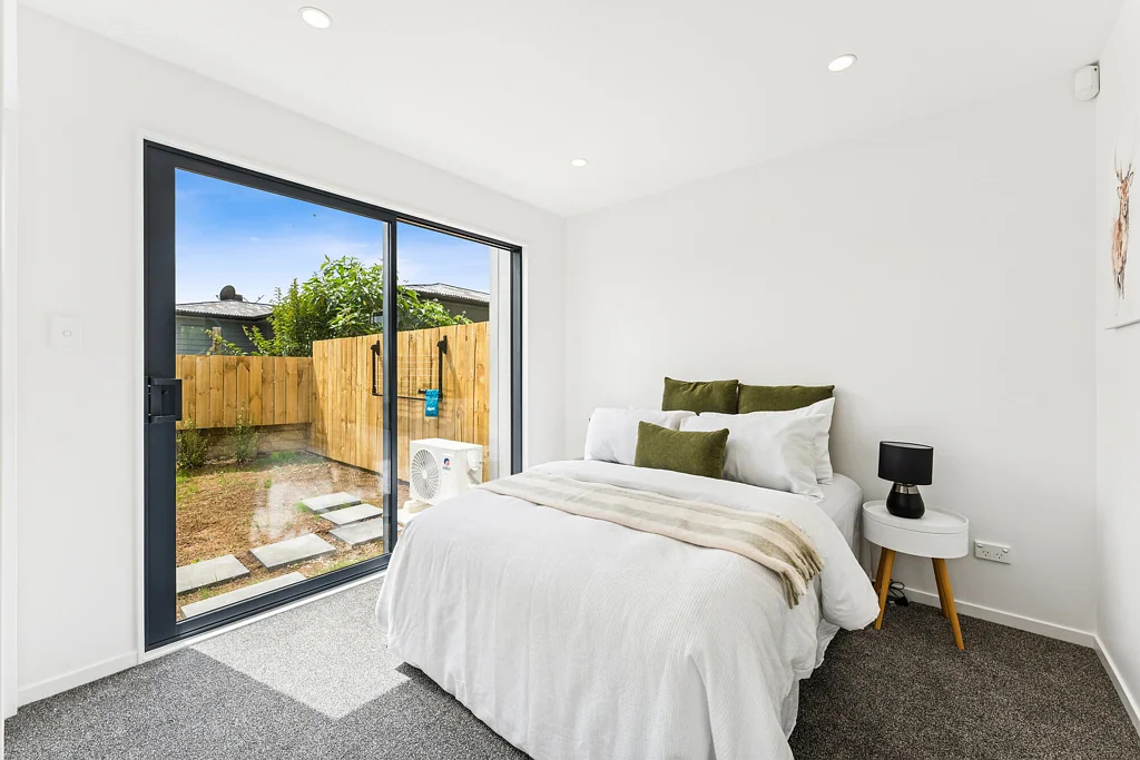 Henderson 2房  Quality Home with Garage! 10-year MB guarantee!
