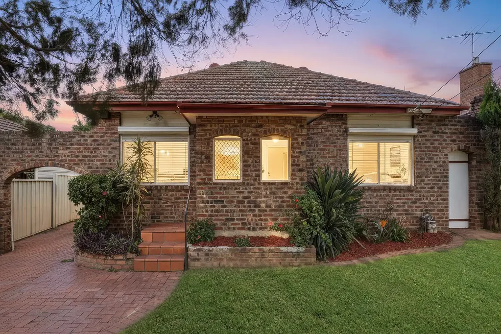 Riverwood 3બેડરૂમ Freshly Updated Family Home with Expansive Entertaining backyard
