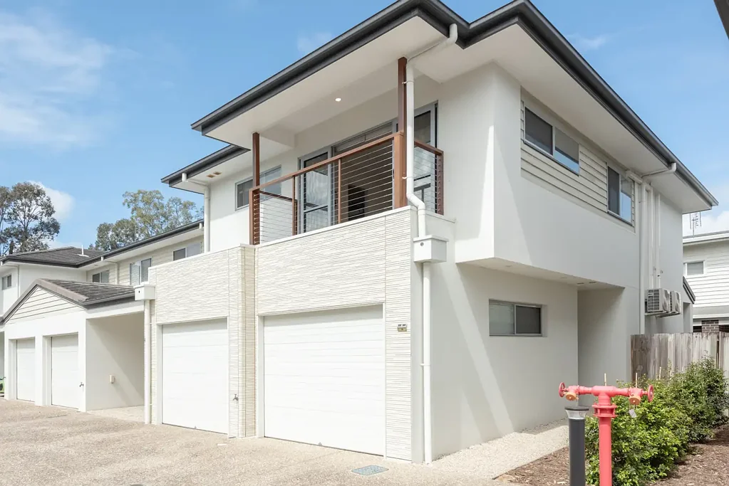 Helensvale 4Kwarto Spacious Four-Bedroom Townhouse in Prime Location