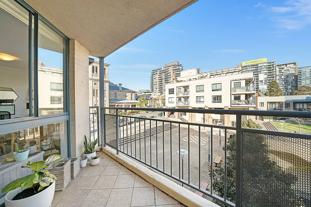 LIGHT & BRIGHT SPACIOUS LIVING IN PYRMONTS VIBRANT HEART