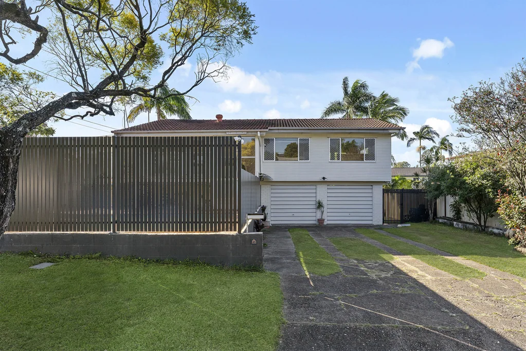Mansfield 3 Slaapkamer Elevated Mansfield Entertainer with Pool & Dual-Living Flexibility
