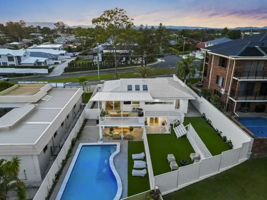 Southport 5Phòng ngủ Mediterranean Inspired Luxury - with Skyline & Hinterland Views