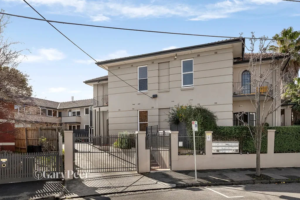 St Kilda 1ਬੈੱਡਰੂਮ Spacious entertainer with courtyard