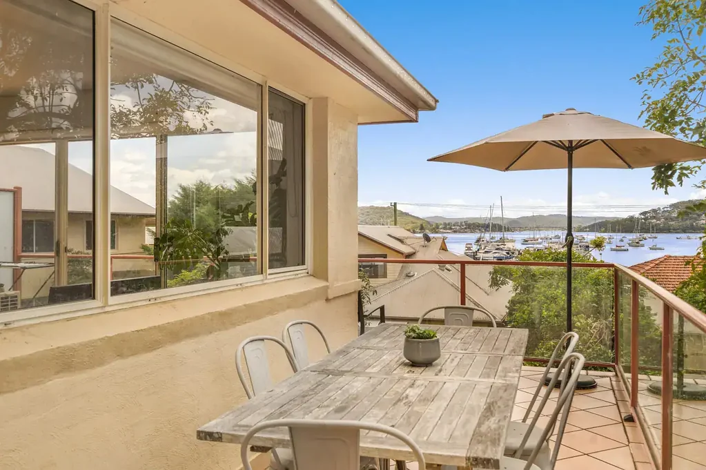 Top Floor Apartment with stunning Water views