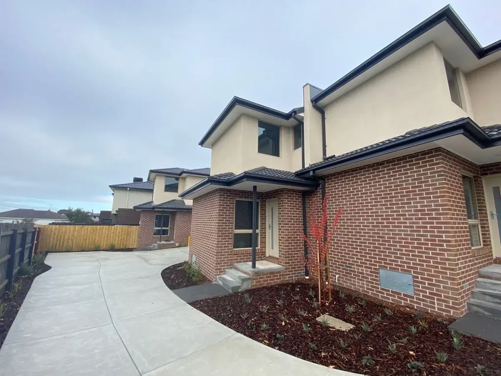 CONVENIENT LOCATION NEAR UNIVERSITY AND HOSPITAL