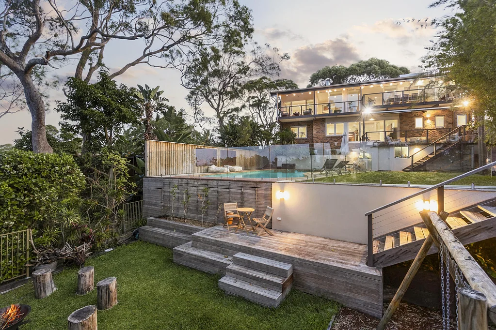 Warriewood 5Habitaciones Spectacular resort-like entertainer with panoramic ocean and district views in a sublime child-friendly treetop setting