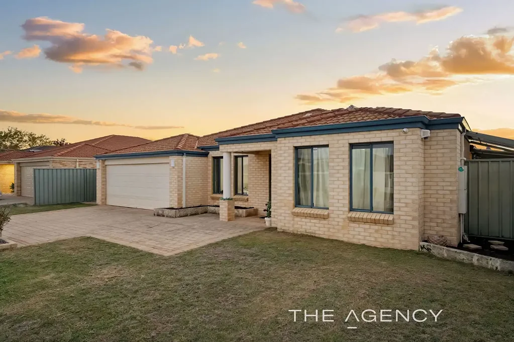 Southern River 4房  Modern Family Retreat with Poolside Entertaining