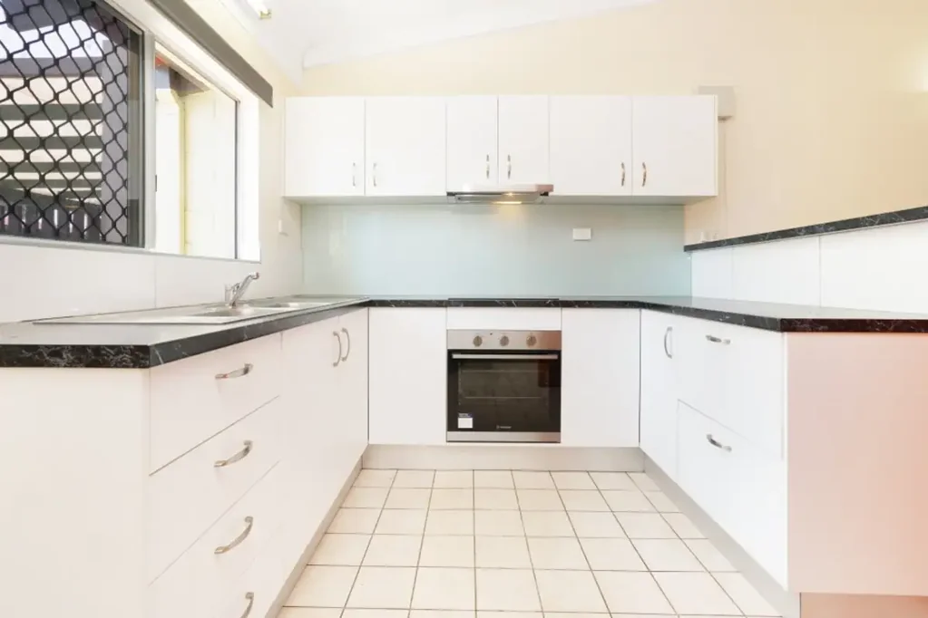 Bright 2-Bed, 1-Bath Unit in Driver � Spacious, Air-Conditio