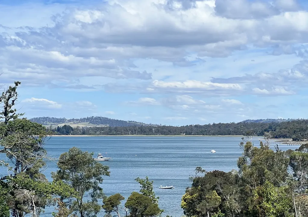 Deviot 3房  Cute Cottage, Magnificent Water Views, Fully Furnished, Great Opportunity.