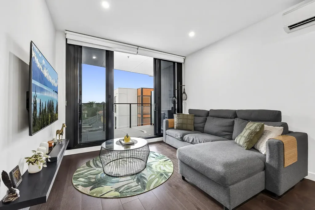 Hughesdale 2房 阳光充足、安全宽敞，步行可达便利位置 Sunny, Secure & Spacious in Walkable Location