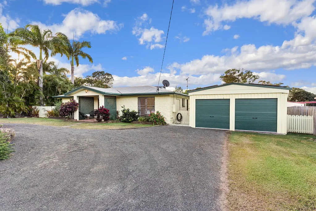 Gracemere 3침실 Spacious Family Living on a Rare 2,428m² Block