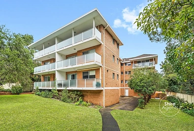 Caringbah 2房 安全社区一楼 两居室公寓 经济实惠 首次置业优选 靠近商店交通 合理物业费 宽敞卧室 主卧带柜 岛式厨房 更新浴室 安全社区 死胡同位置 近火车站购物中心 Laguna街学区 The Perfect First Step into Caringbah