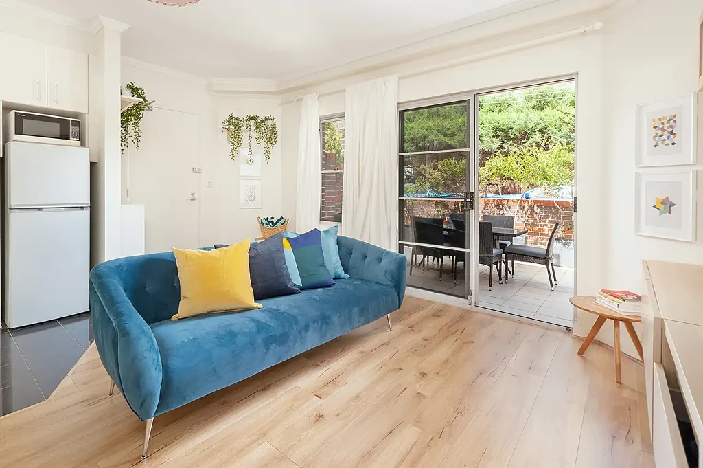 Modern Furnished Apartment with Parking & Resort-Style Facilities
*** Access Via Boundary St ***