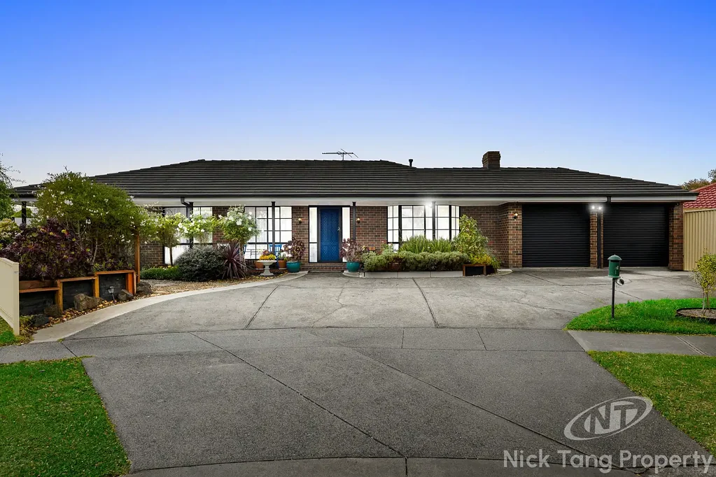 Narre Warren 4침실 SERENE FAMILY HOME IN CONVENIENT CUL-DE-SAC