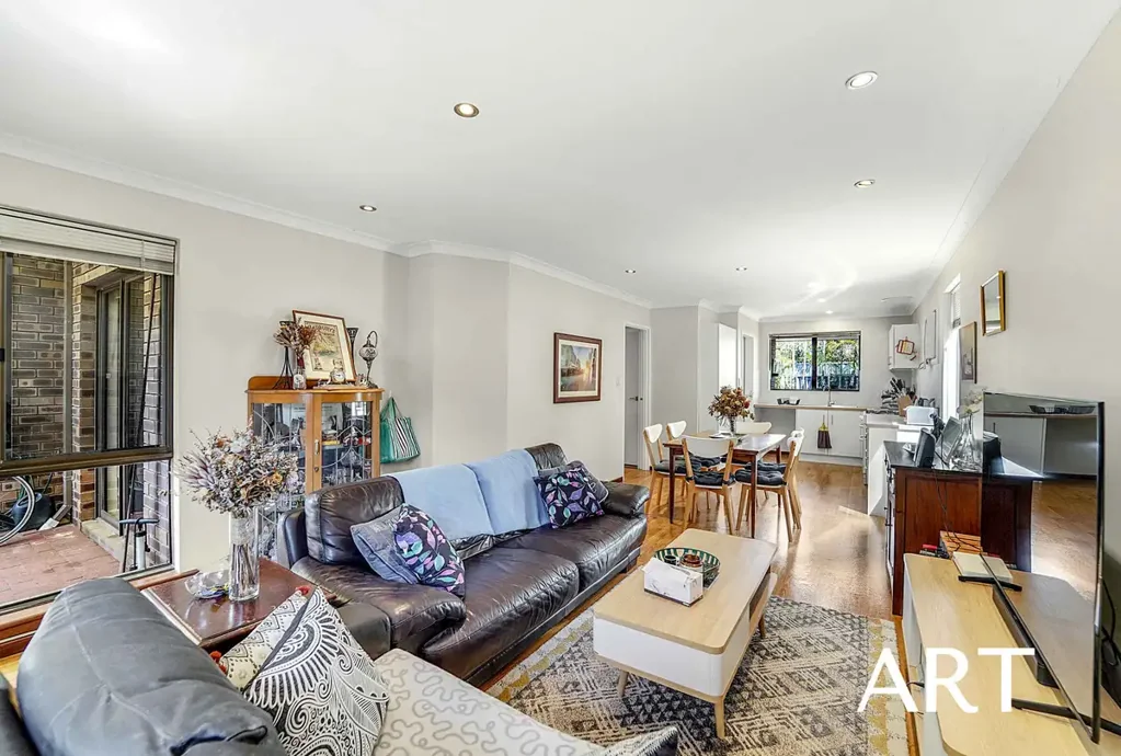 Como 2房  LOW MAINTENANCE LIVING WITH PRIVATE COURTYARD OASIS IN COMO