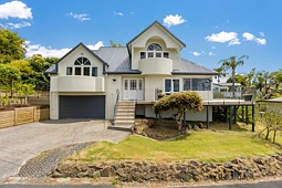 10 Tawhana Crescent, Red Beach
