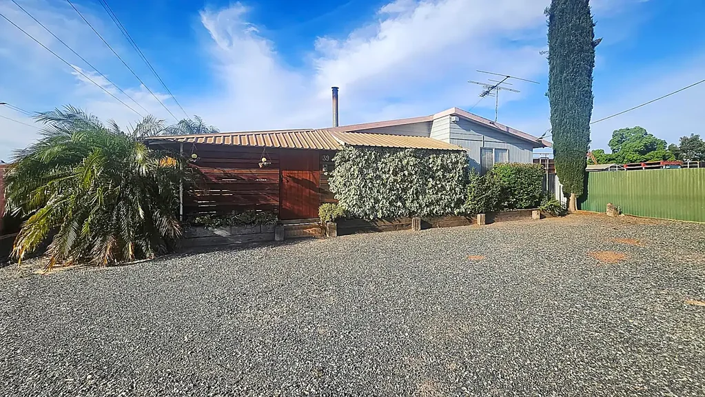 South Boulder 3房  A Unique First Home with Extra Space to Play, Create and Tinker