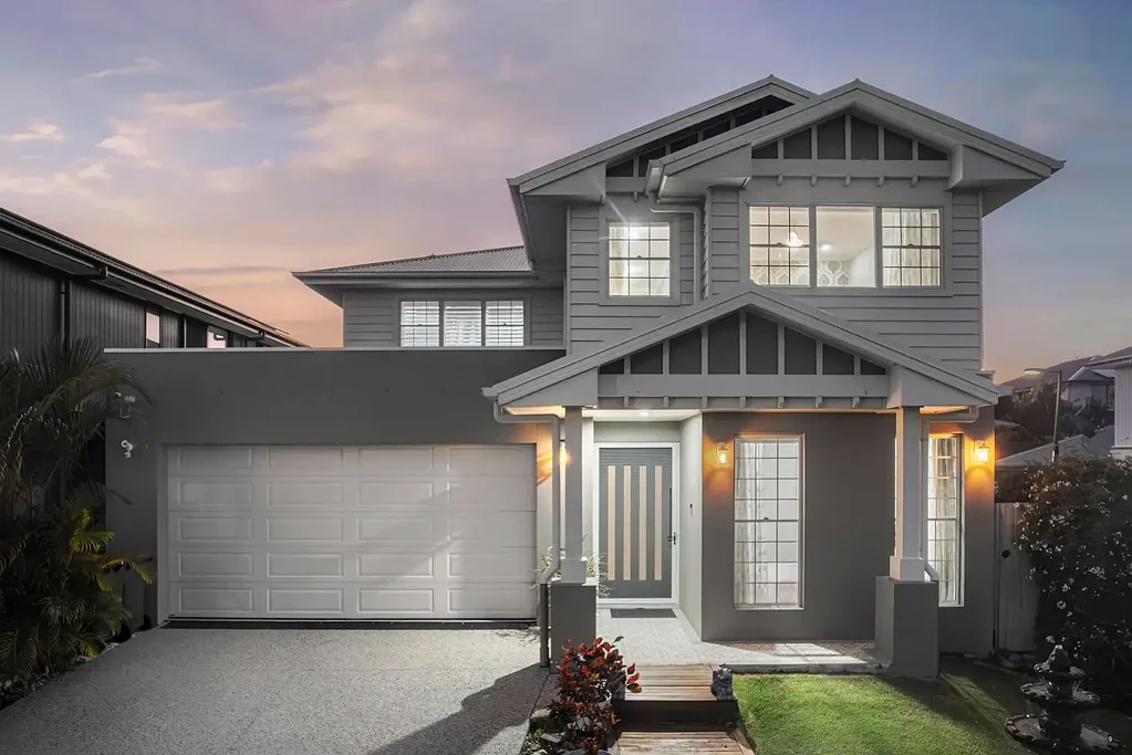 Bridgeman Downs 5 Bedroom Executive Living in Bridgeman Downs