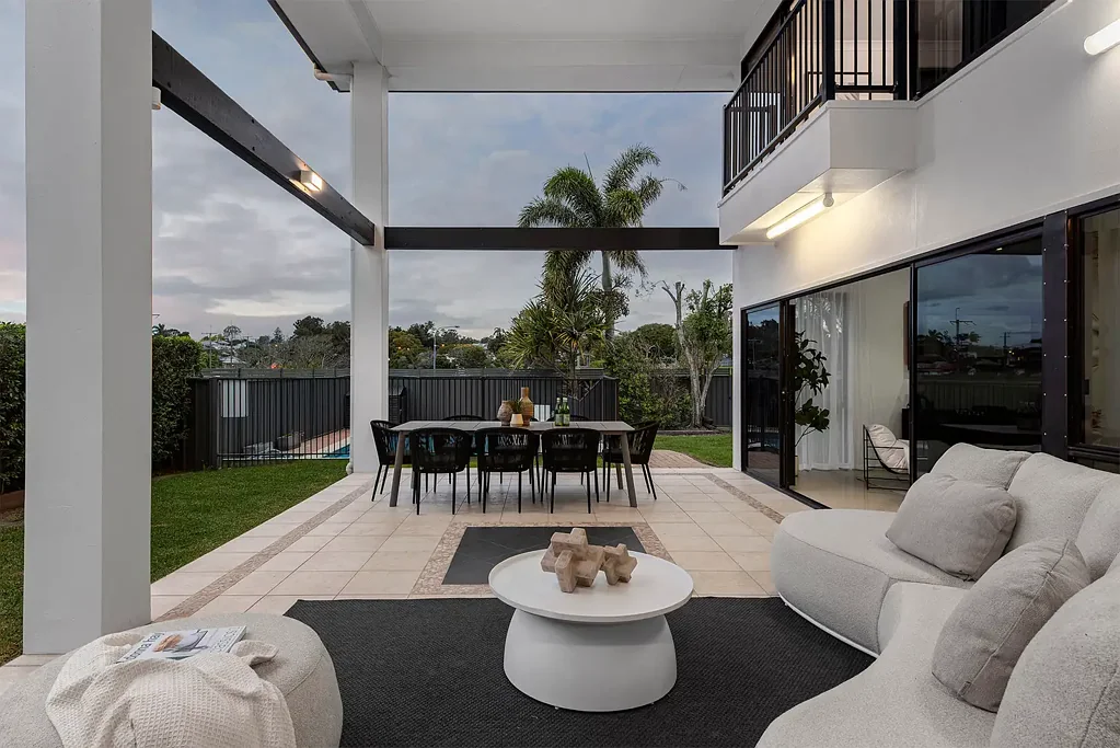 Seven Hills 4 Bedroom Contemporary family and entertainers’ sanctuary in coveted suburb