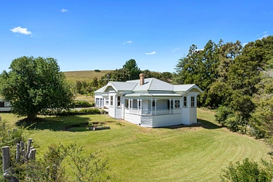 Clevedon 4房  A Century of Heritage, A Lifetime of Potential.