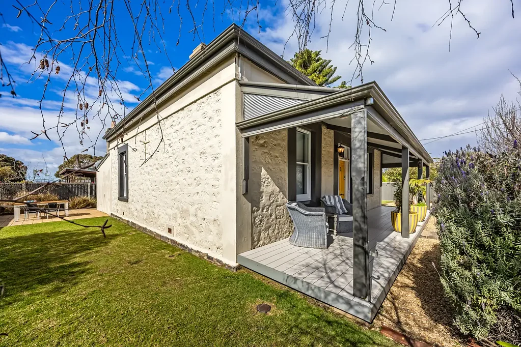 Port Elliot 3Kwarto 'Elanora Rose Cottage'- A Timeless Port Elliot Retreat w/ 'Turn-key' Proven Income