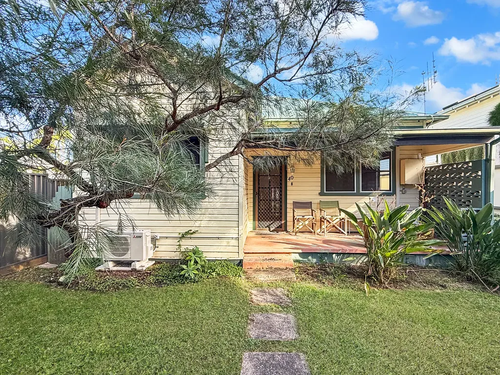 Charming Byron Beach House in the Heart of Town