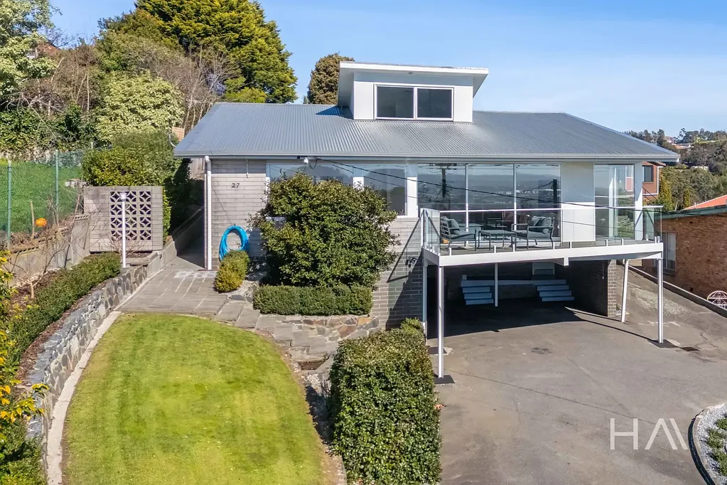 South Launceston 3房  The Difference Is in the Detail - Exceptional Craftsmanship. Tamar River & City Views. Effortless Light
