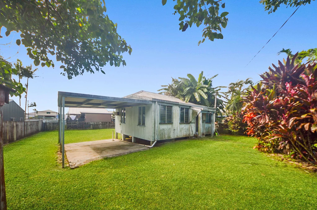 Innisfail 1chambre Prime Innisfail CBD Investment Opportunity 1 CHARLES STREET – Expressions of Interest -low $100k's. OPEN HOME MONDAY 11AM 26/5/2025..