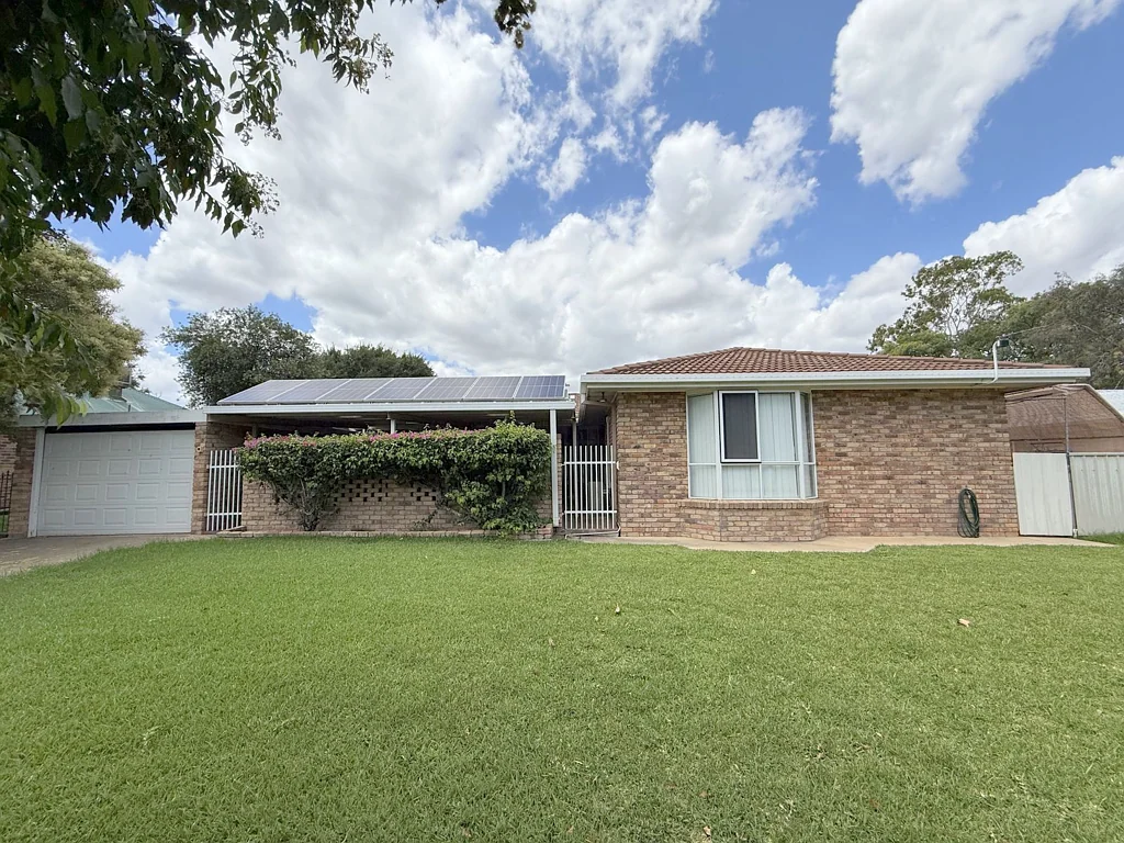 27 Maple Avenue, Moree, NSW 2400