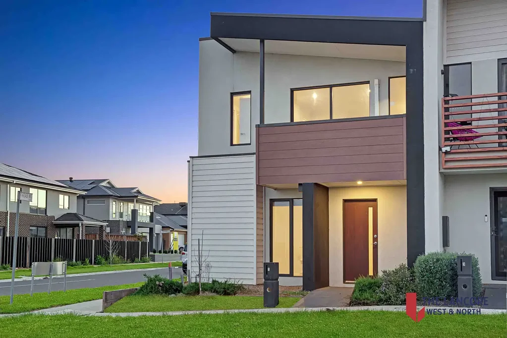 Truganina 3房  三房 | 两卫 | 双车库 | 优越的图格拉纳纳位置 | 现代家庭生活  3 BED | 2 BATH | DOUBLE GARAGE | PRIME TRUGANINA LOCATION | MODERN FAMILY LIVING