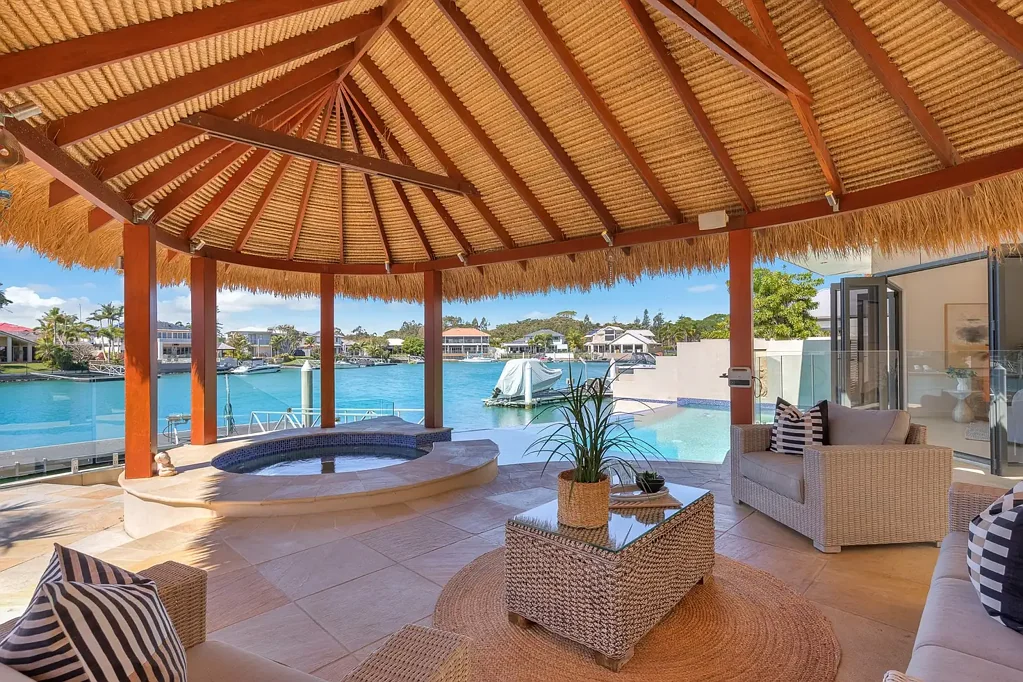 Cleveland 5Kwarto Architectural Waterfront Masterpiece at Raby Bay – Where Design Meets Luxury