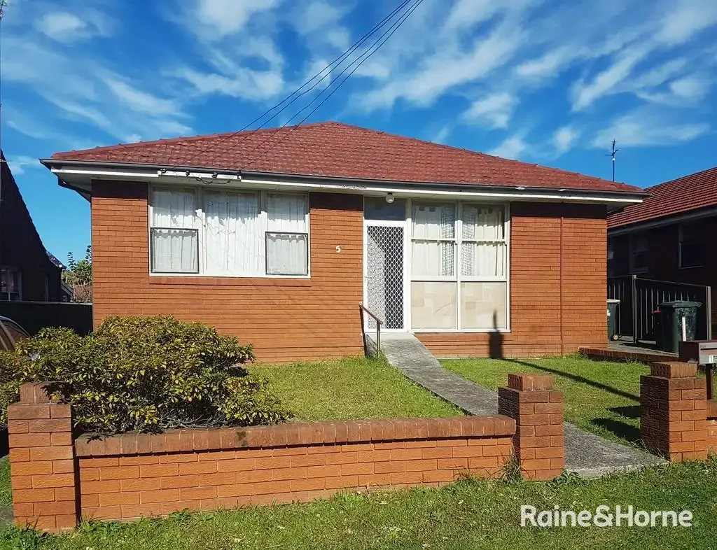 Neat & Tidy One-Bedroom Unit in Prime Coniston Location