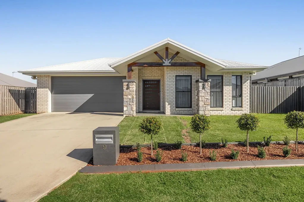 9 Staunton Avenue, Highfields, QLD 4352