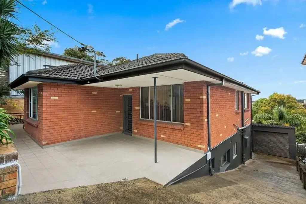 Mount Saint Thomas 5 Slaapkamer Rare Dual-Occupancy Gem in Prime Inner-City Location