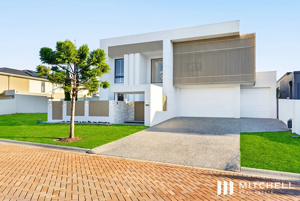 Hope Island 5房  A Coastal Contemporary Showpiece of Scale, Luxury, and Effortless Entertaining