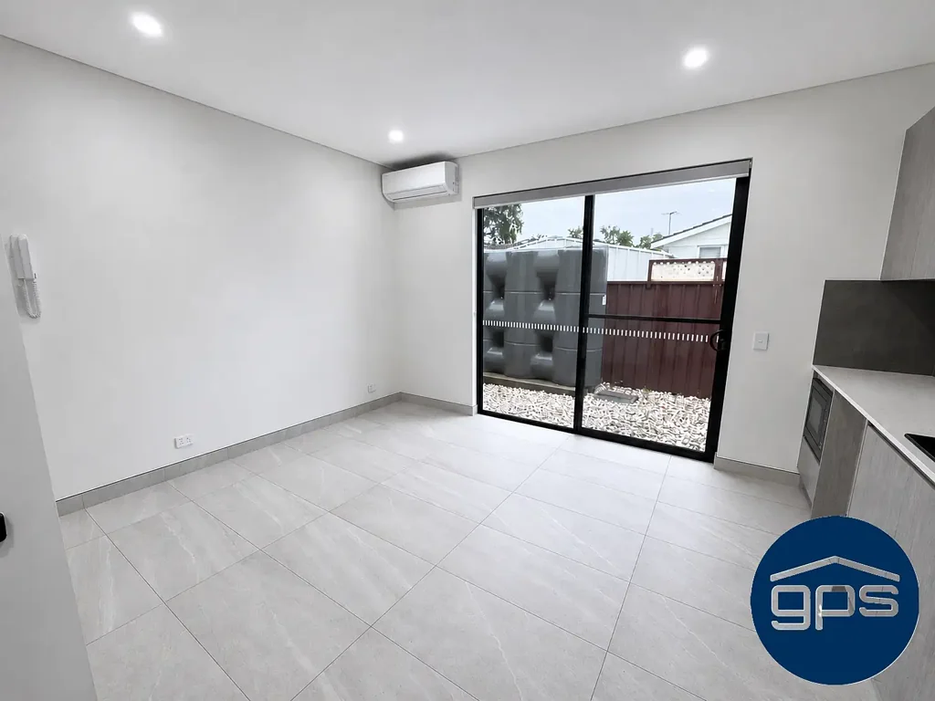 Premium Studio Living - Near New
