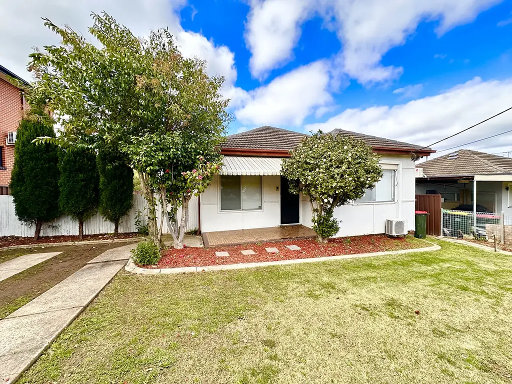 Modern, Three-Bedroom Family Home!!