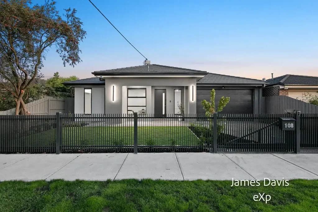 Heidelberg Heights 4બેડરૂમ New Home - Quality, Space and Detail.