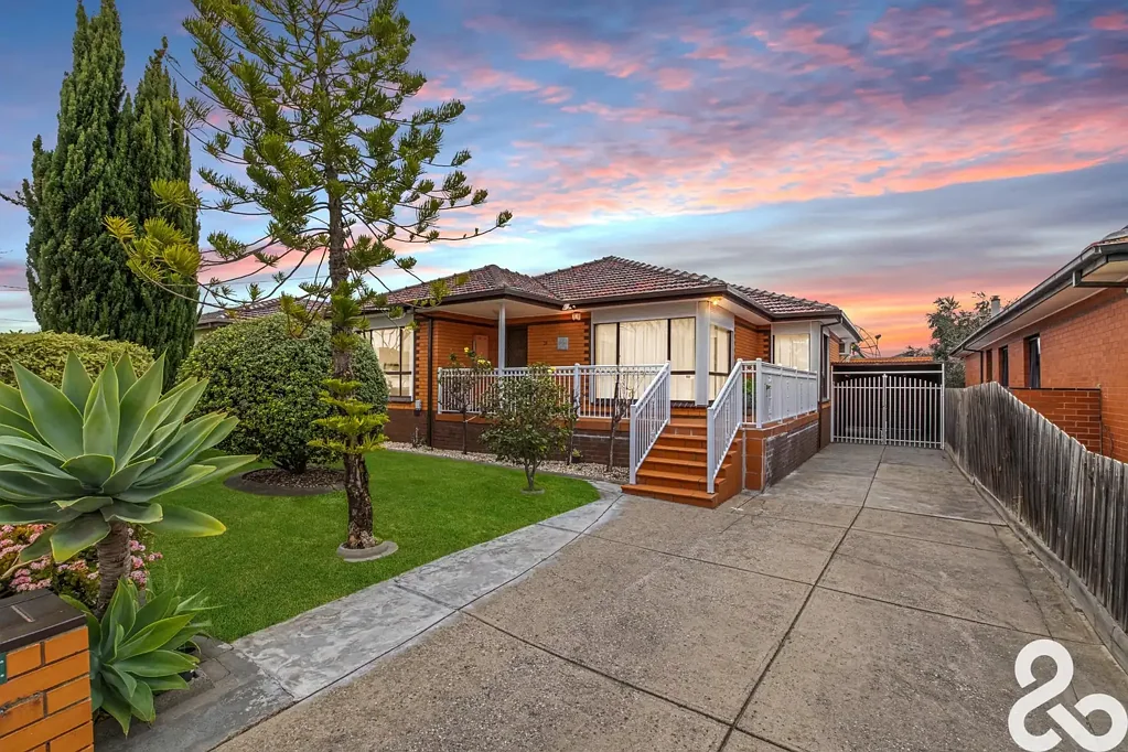 Thomastown 3ਬੈੱਡਰੂਮ Charming Family Home with Outdoor Extras in Prime Thomastown Location!