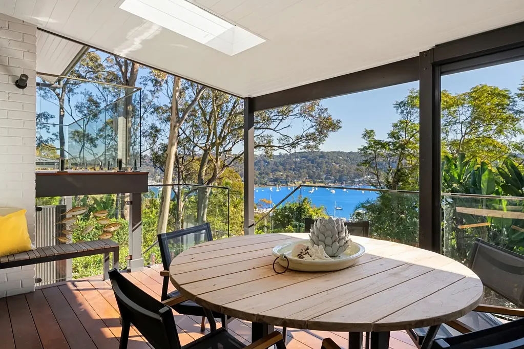 Newport 4房 迷人的 Pittwater 景观与轻松的家庭生活 Stunning Pittwater Views & Effortless Family Living