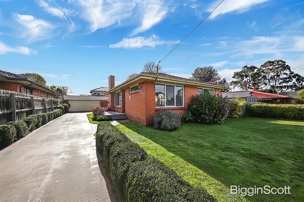 Modern Family Comfort in a Prime Glen Waverley Location
