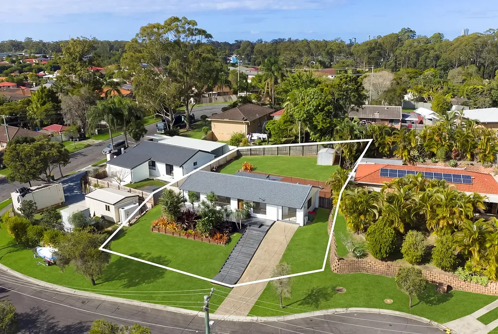Molendinar 3Zimmer Renovated Home with Rare 30m Frontage & (STCA) Plans for a Second Dwelling