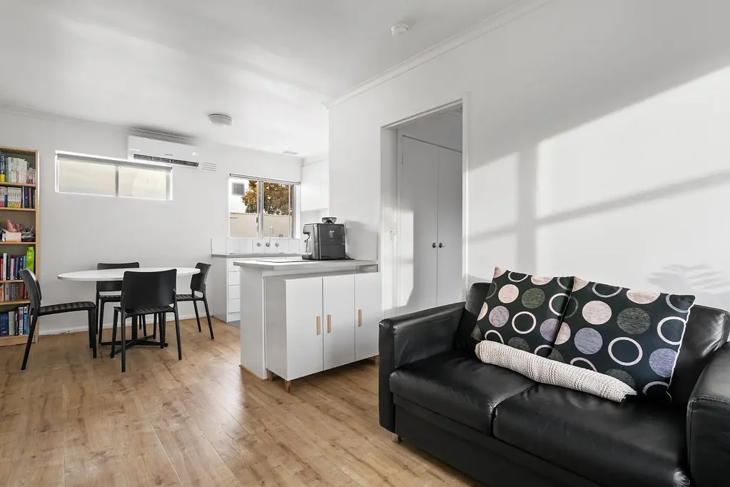 Northcote 1Phòng ngủ Expressions of Interest closing Tuesday 1st September at 5:00pm