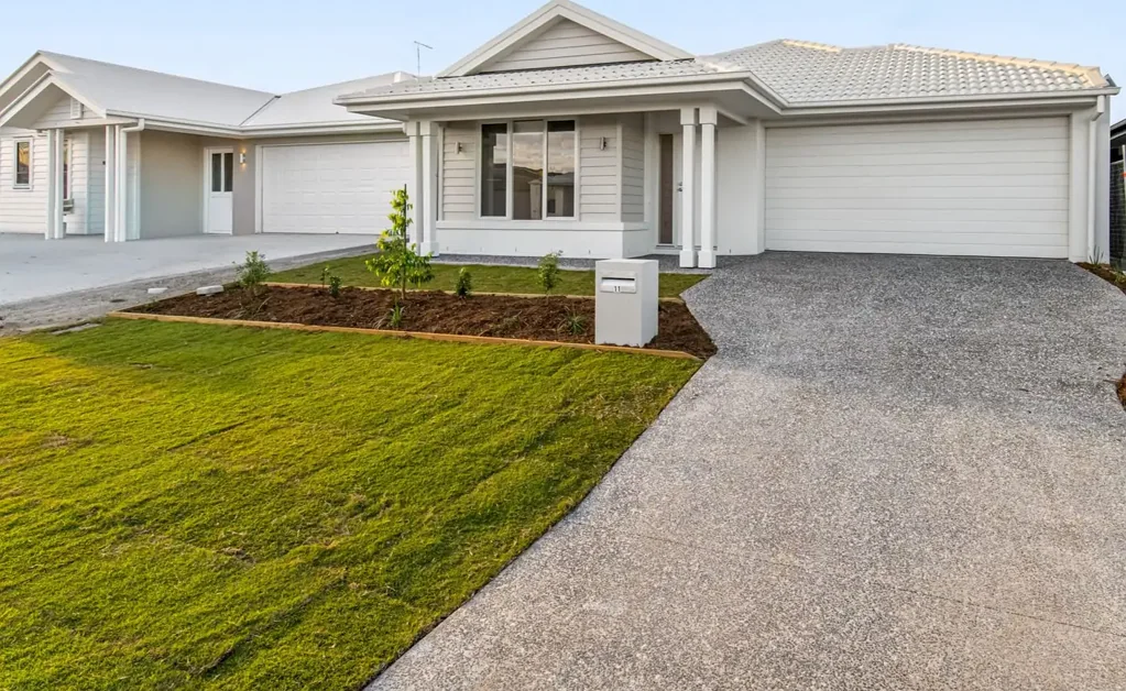 BRAND NEW, MODERN & STYLISH - FLAGSTONE