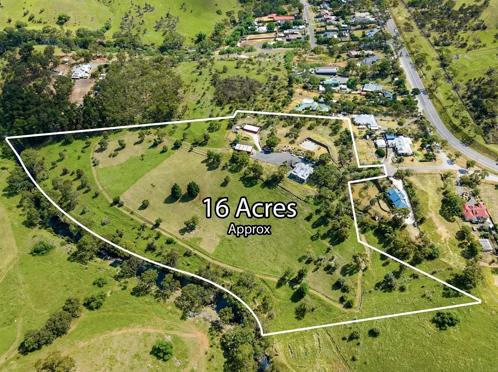 Bulla 5Moenga Bulla's Grand Estate - 16 Acres of Elevated Living with Deep Creek Frontage