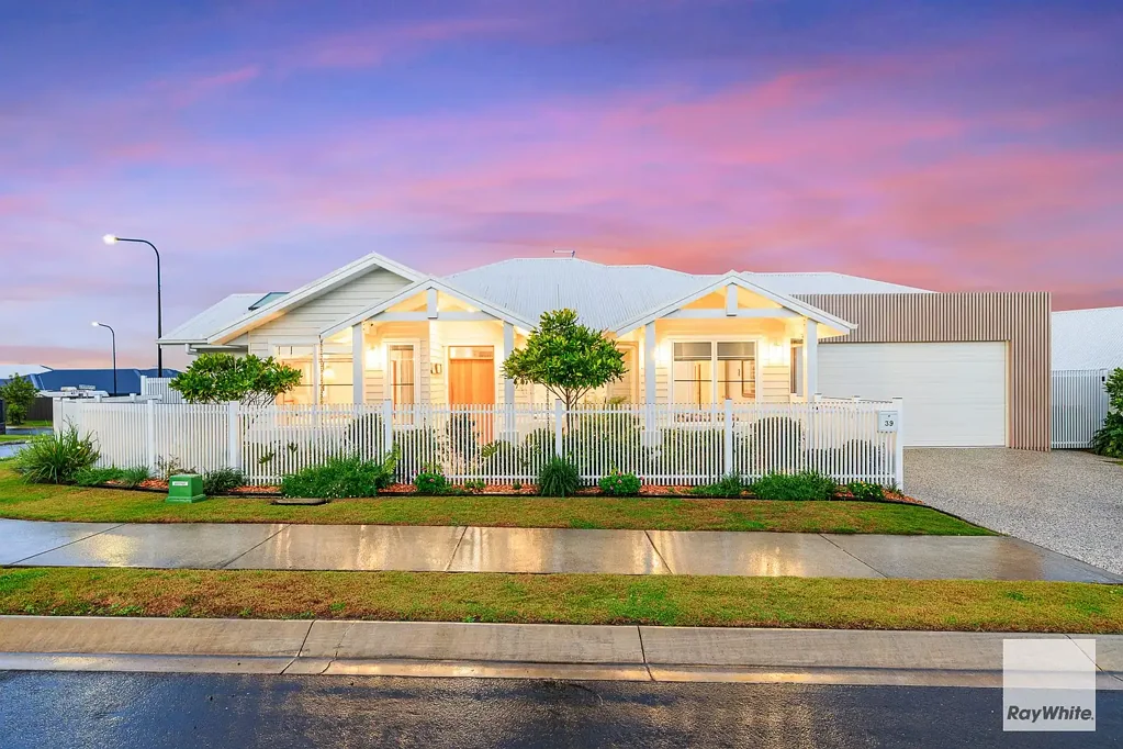 Redland Bay 4 Bedroom Bespoke Luxury Meets Family Comfort - 39 Jingeri Street, Redland Bay