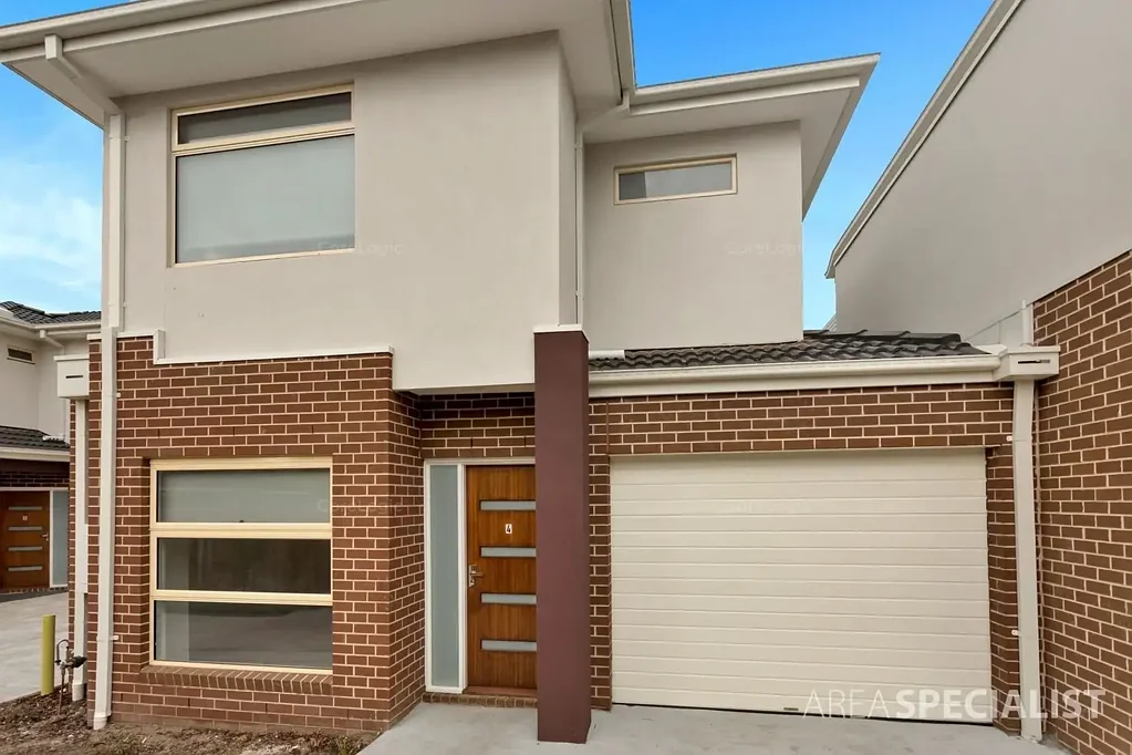 Modern & Spacious Townhouse in Central Cranbourne!