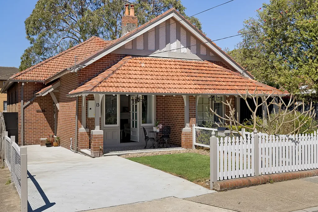 Drummoyne 3Habitaciones Immaculate character semi / incredible northern light