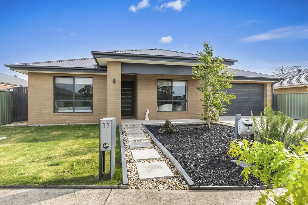 4 Bedroom Home, Perfect Location!
